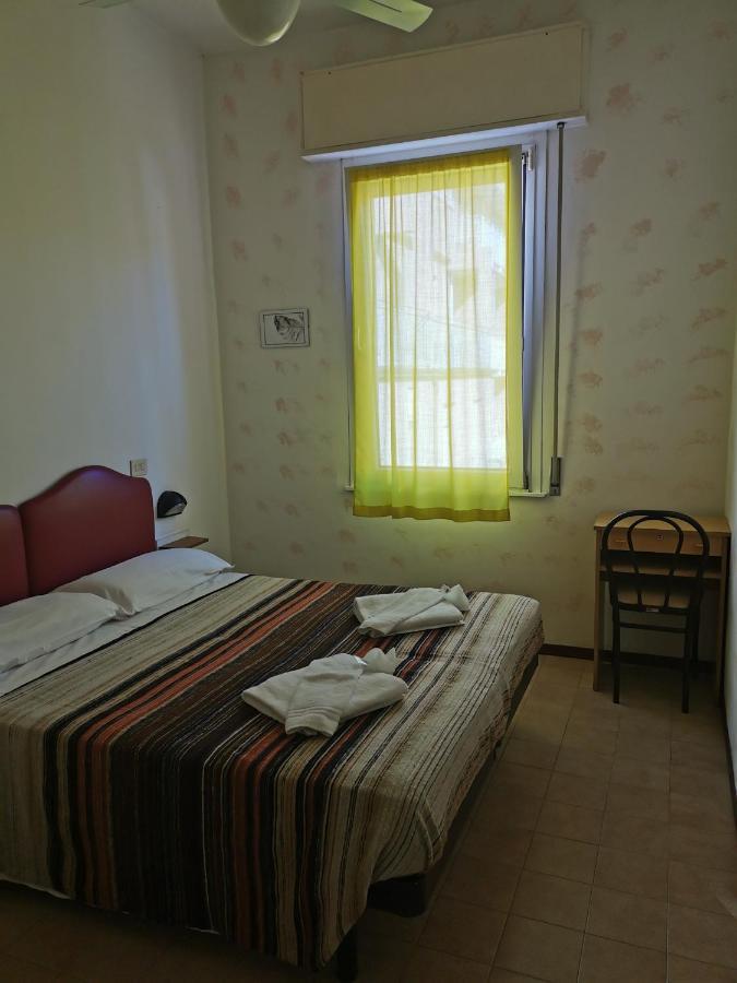 Hotel Ideale Young People Under 40 Rimini Kültér fotó