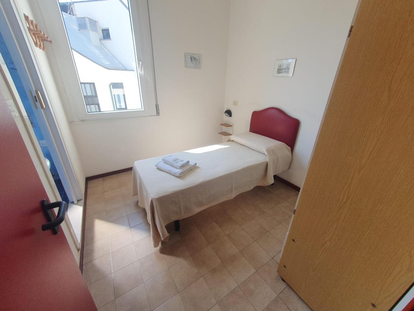 Hotel Ideale Young People Under 40 Rimini Kültér fotó